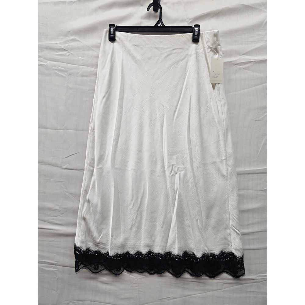 A New Day Cream Lace Trim Midi Slip Skirt Womens L‎ Textured Satin 018051918 NWT